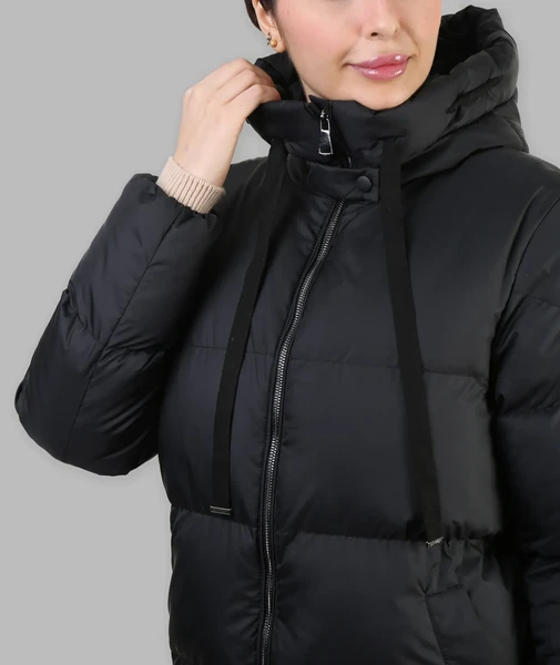 کاپشن شمعی زنانه  کوتاه  یقه ایستاده ثنا - مشکی