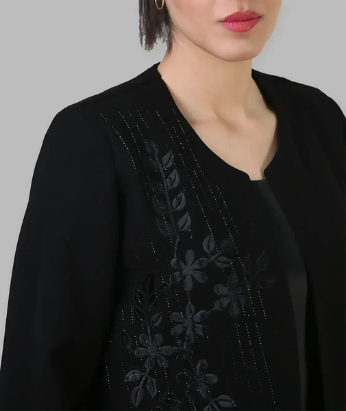 مانتو زنانه کرپ یقه گرد نگین دار مشکی زنانه رزا - مشکی
